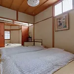 Bar併設の仕掛け満載忍者ハウス!Wi-Fi!天王寺電車で15分!帝塚山四丁目駅3メートル!