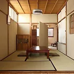 Bar併設の仕掛け満載忍者ハウス!Wi-Fi!天王寺電車で15分!帝塚山四丁目駅3メートル!