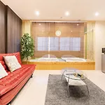 Everyday House 2F 難波南海電車步行2分鐘、榻榻米与洋室的两房一厅