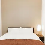 Everyday House 2F 難波南海電車步行2分鐘、榻榻米与洋室的两房一厅
