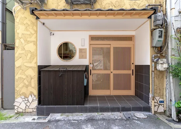 Nestay Inn Osaka Nanbakuromon