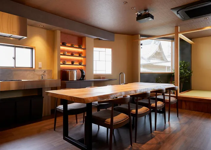 古今 天下茶屋 With A Private Parking Lot And A Half Open-Air Bath And Direct To Kix