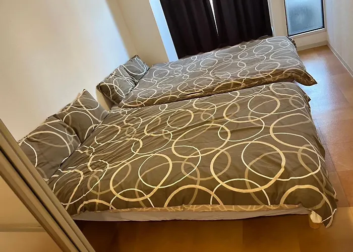 ２ Beds. Comfortable . Dotonbori / Kuromon Market.