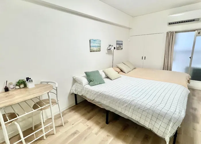 4 People Available / Namba Station / Dotonbori Walking 10 Min / Sun304