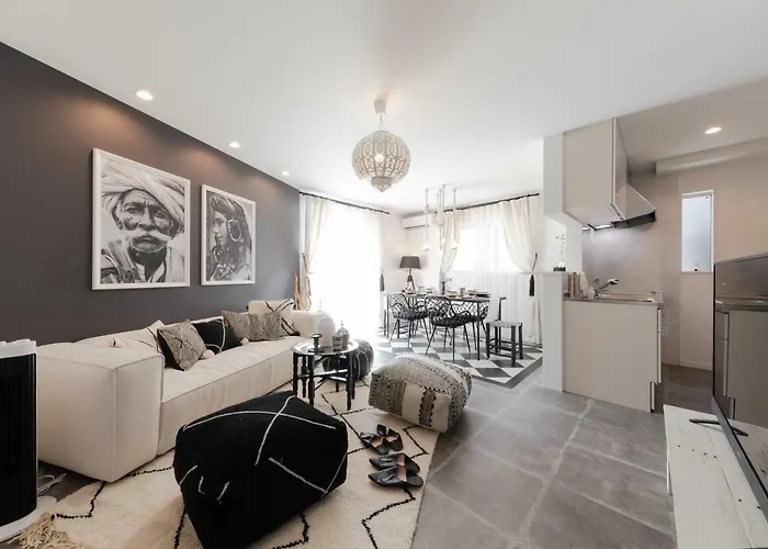 Kanade House