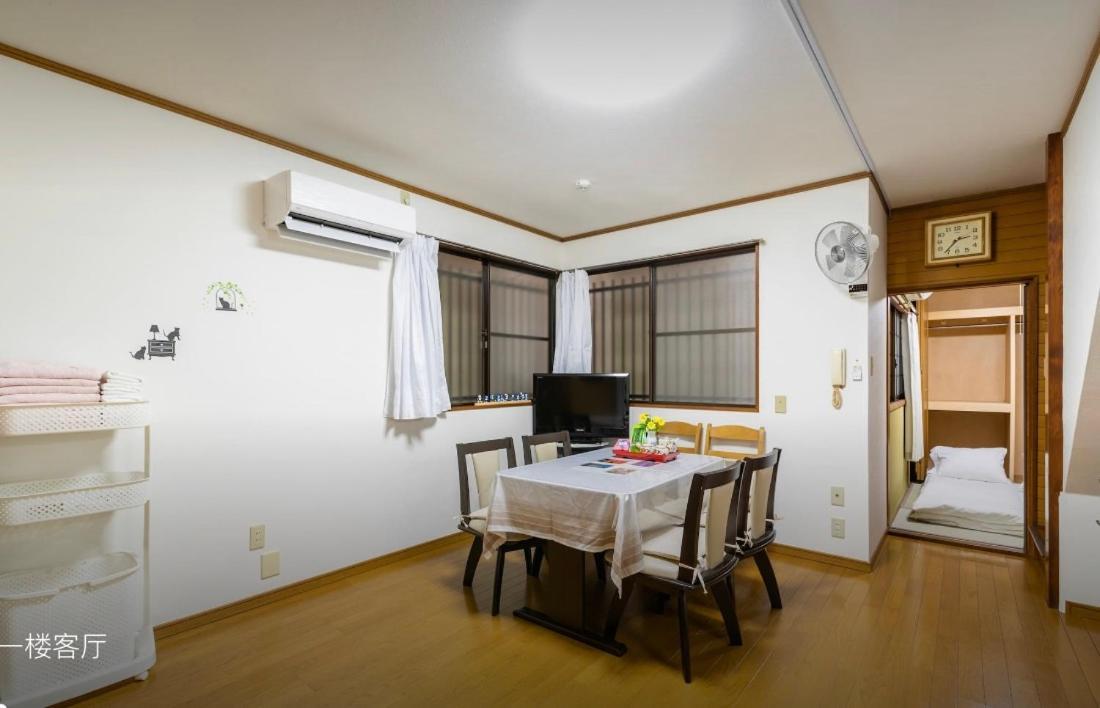 10mins Train To Namba, 4 Mins Walk To Stn, 2 Floors Japanese Style , 2-8 People
