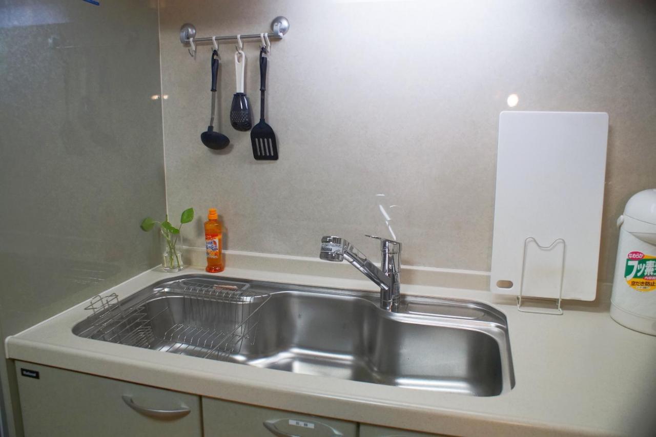 Holiday home 10mins Train To Namba, 4 Mins Walk To Stn, 2 Floors Japanese Style , 2-8 People *