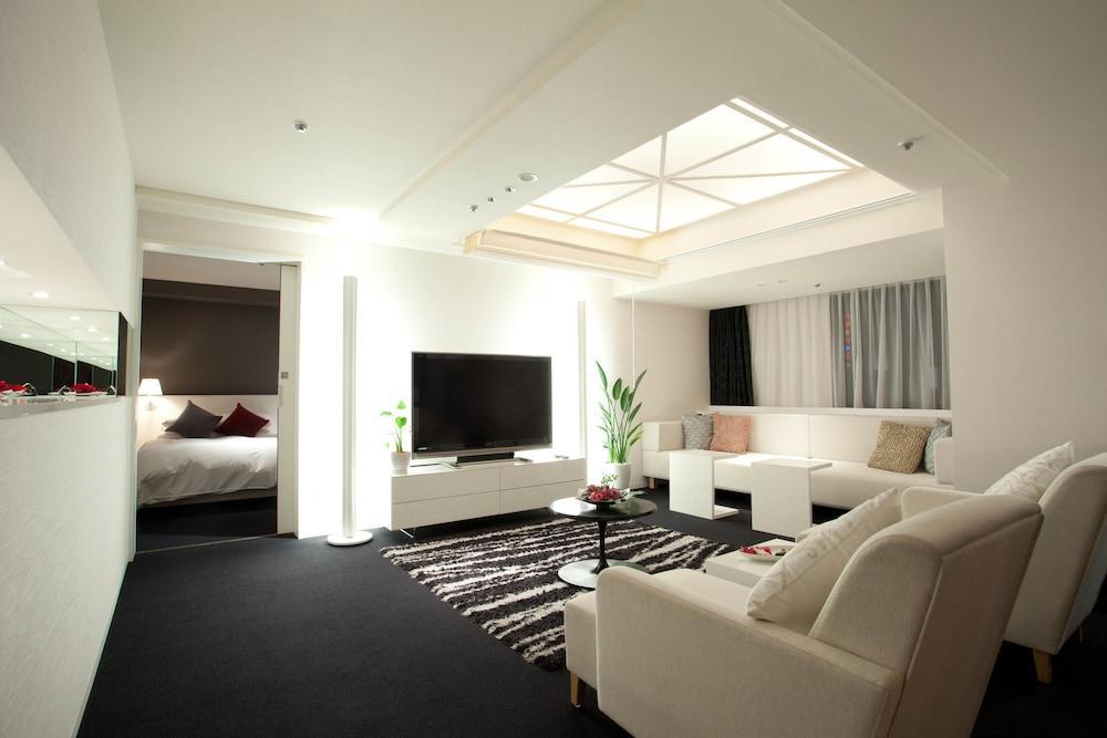 Cross Hotel
