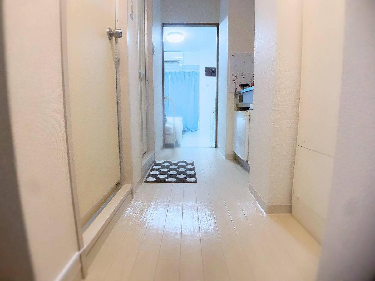 Aaron West Apartment *