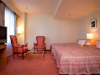 International House 3*
