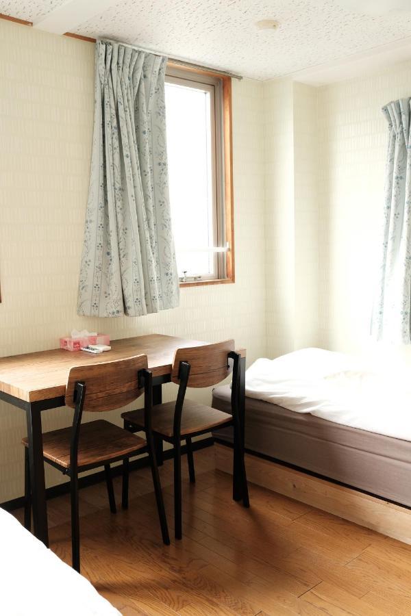 Mikado Hostel *