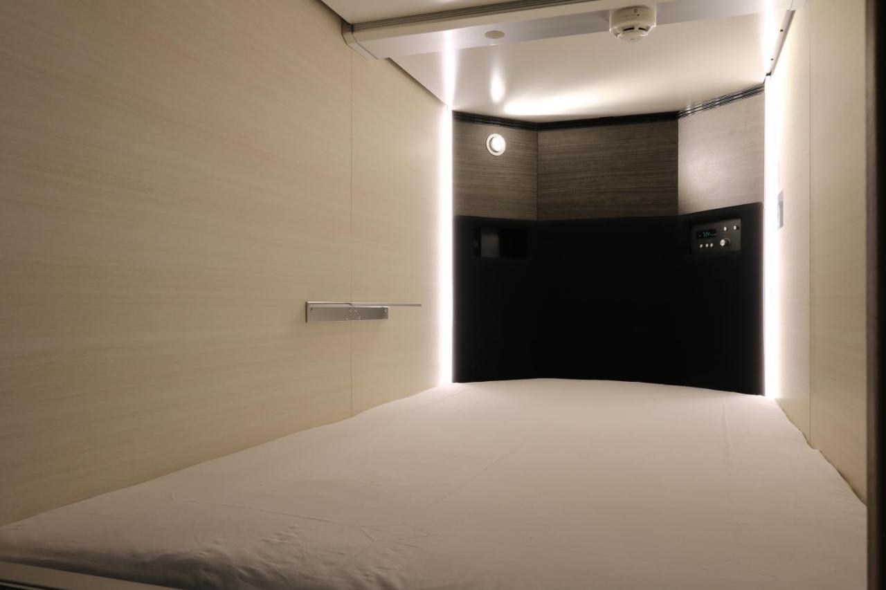 & Capsule J-ship Namba Hotel cápsula