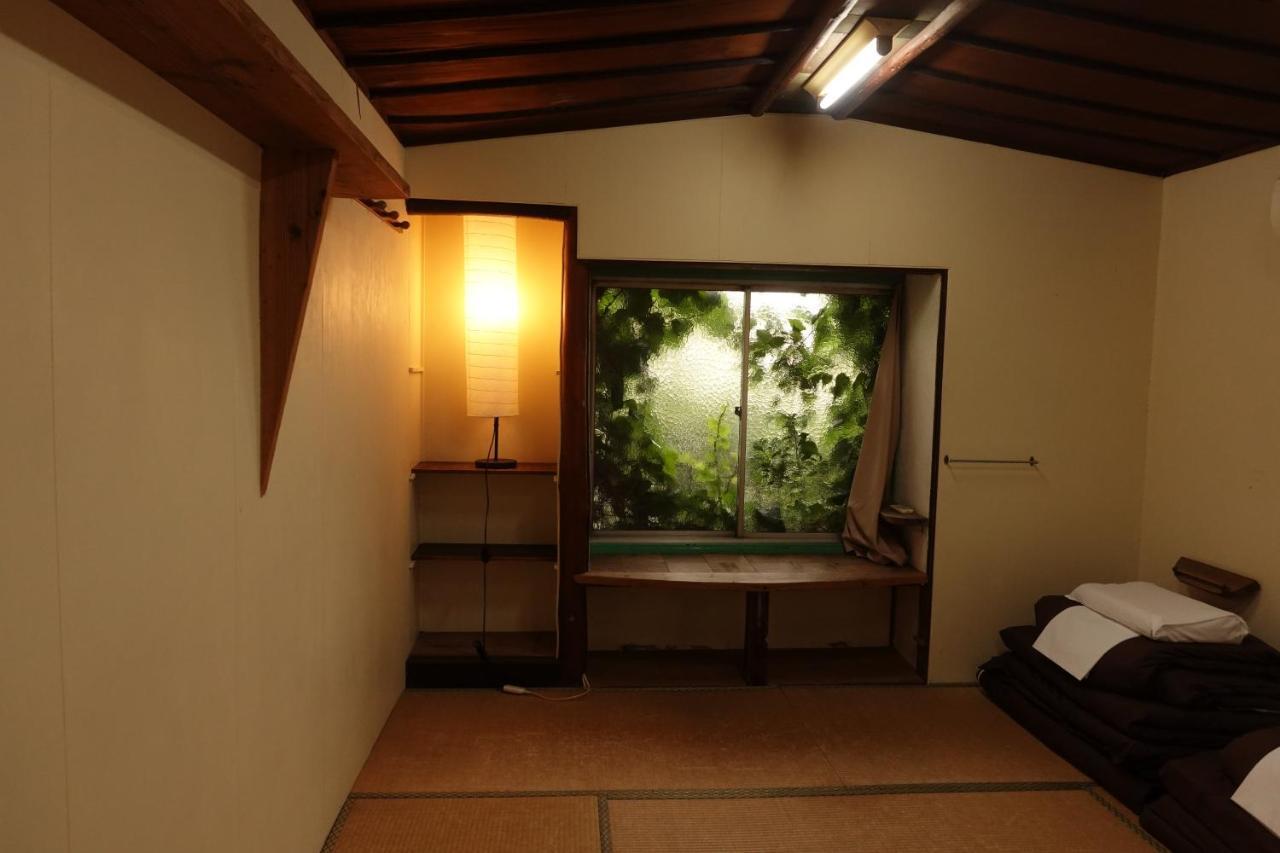 Air Hostel *