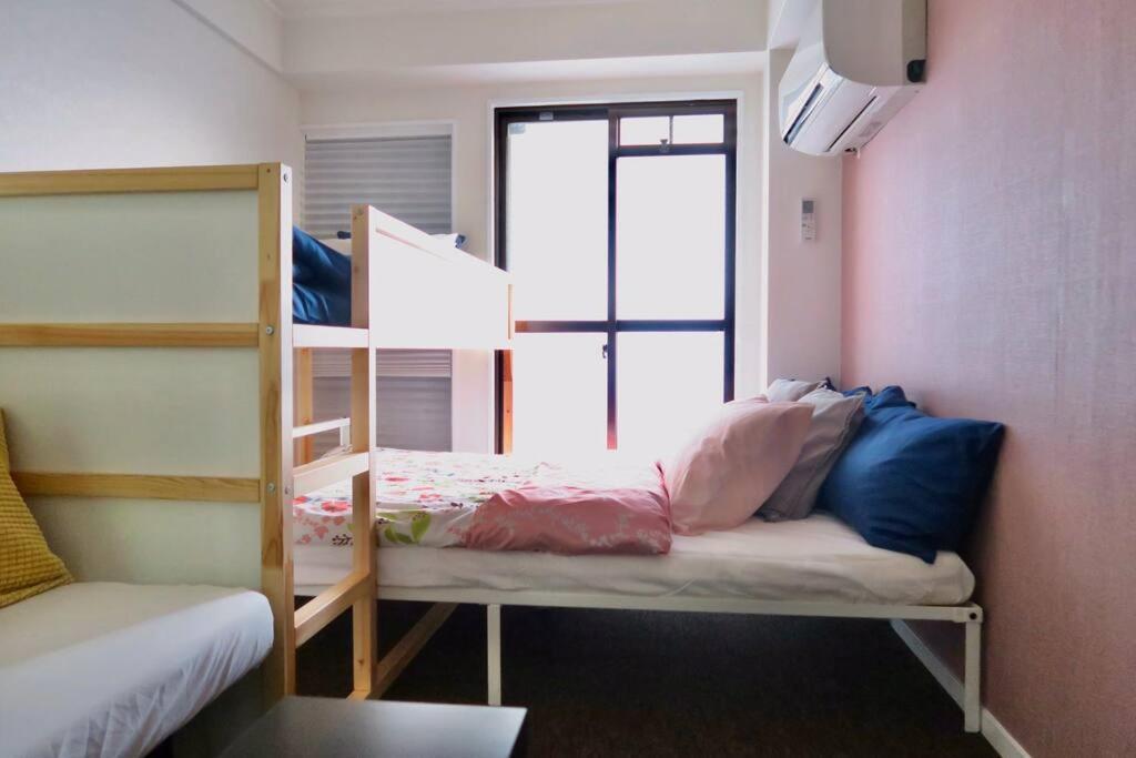 Apartment A's Guest 303 *