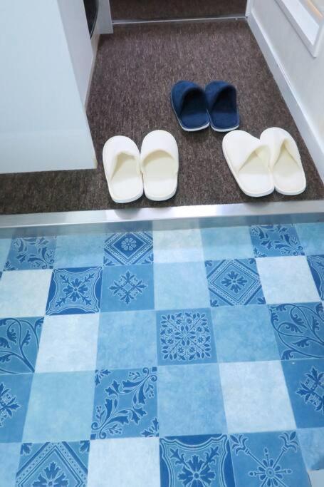 Apartment A's Guest 303 *