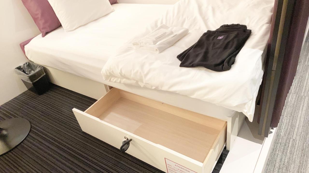 First Midosuji Namba Capsule hotel 3*