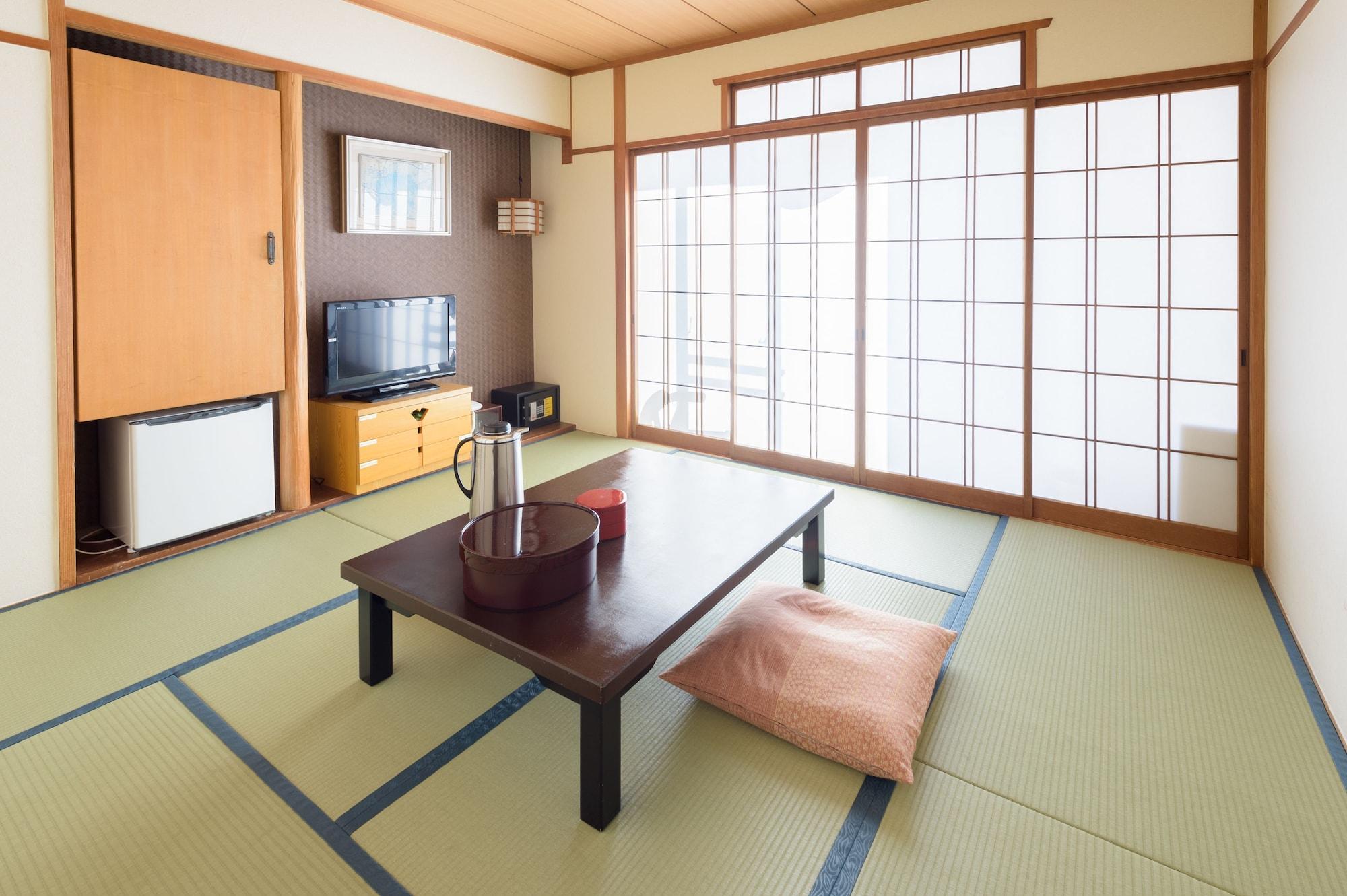Yamatoya Honten Ryokan 3*
