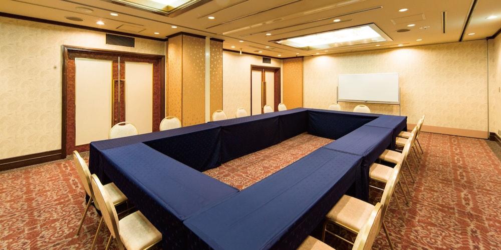 Claiton Shin-osaka Hotel 3*