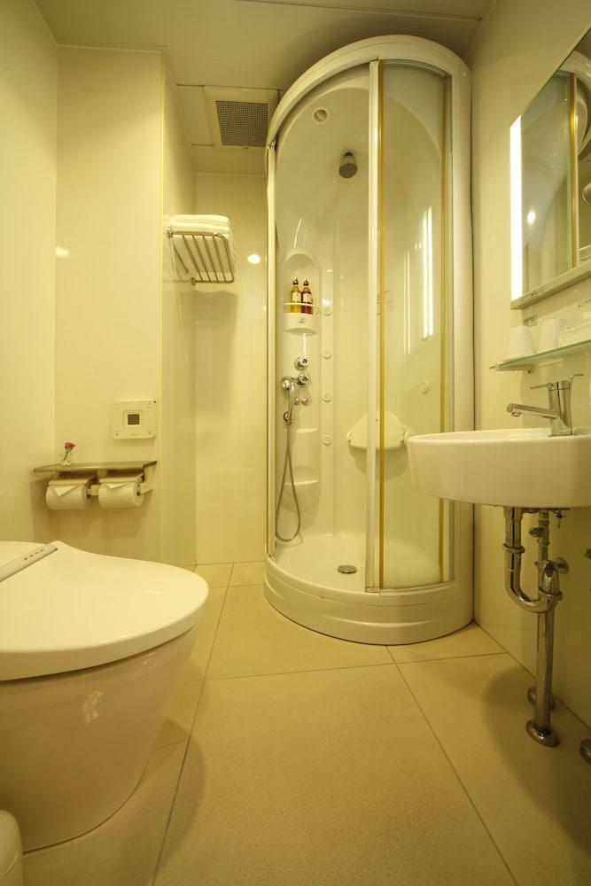 Hillarys 3* Osaka