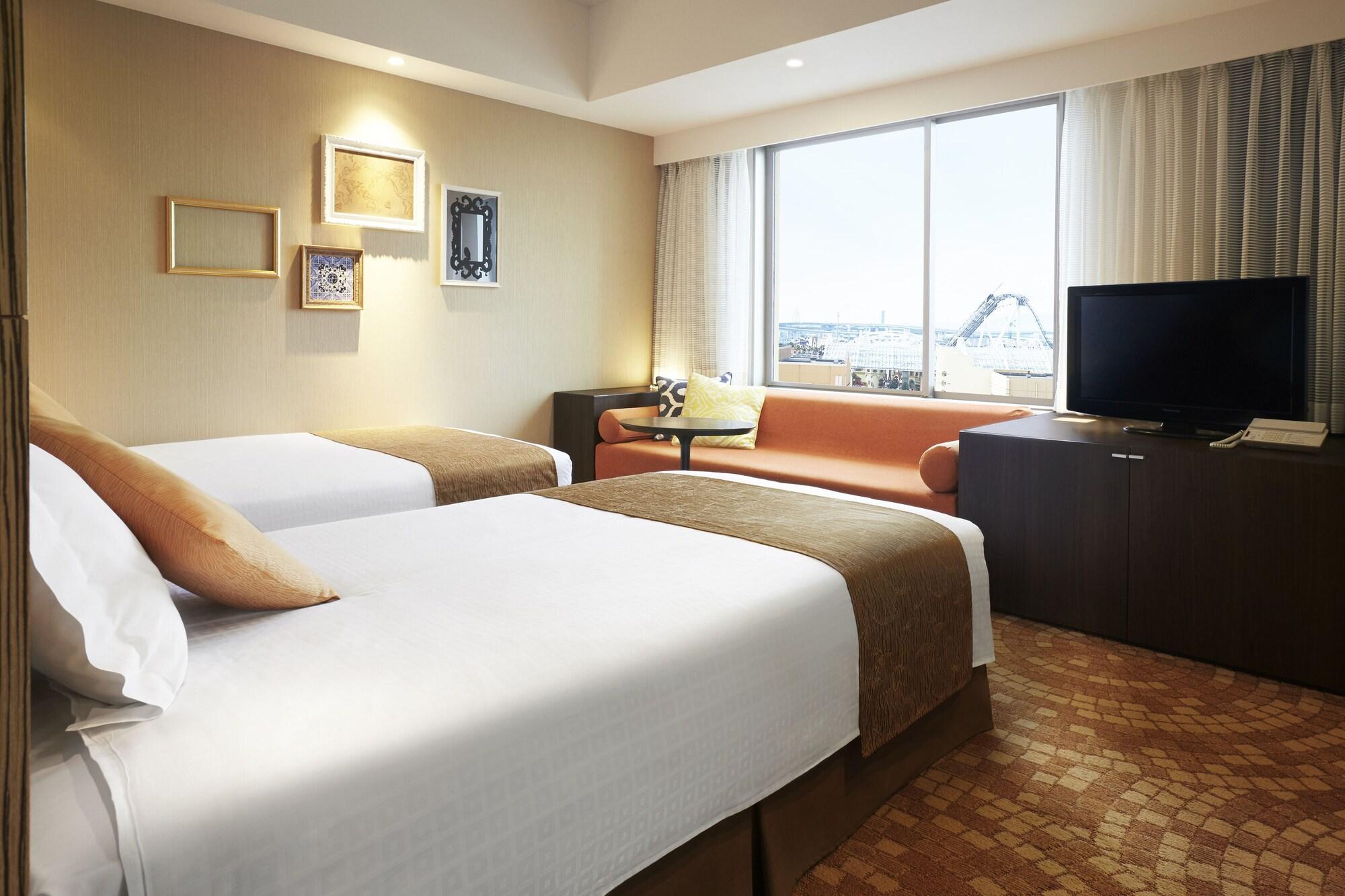 Universal Port Hotel 4*