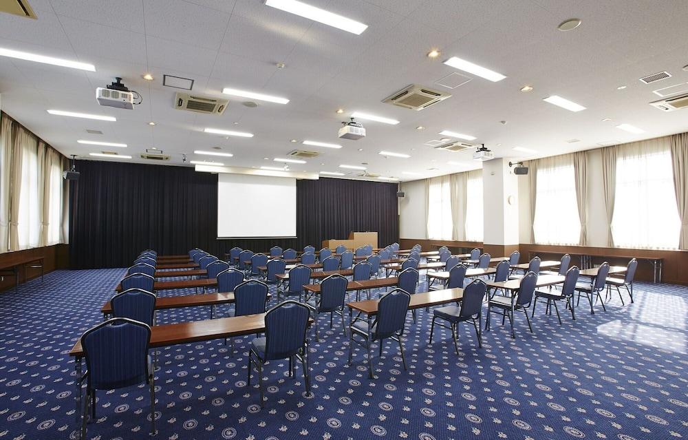 Hotel S.training Center 3*