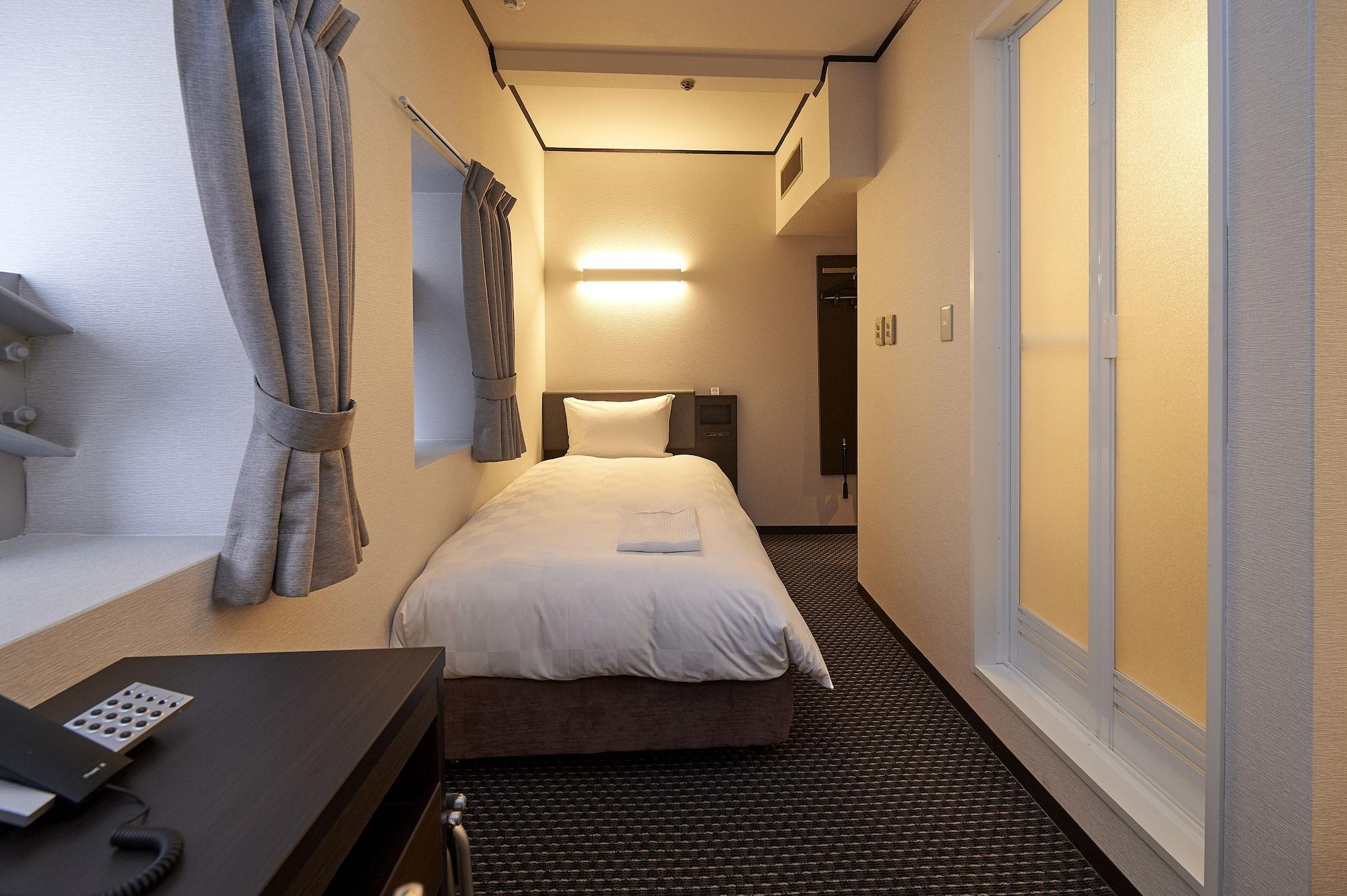 Consort Shin-osaka Hotel