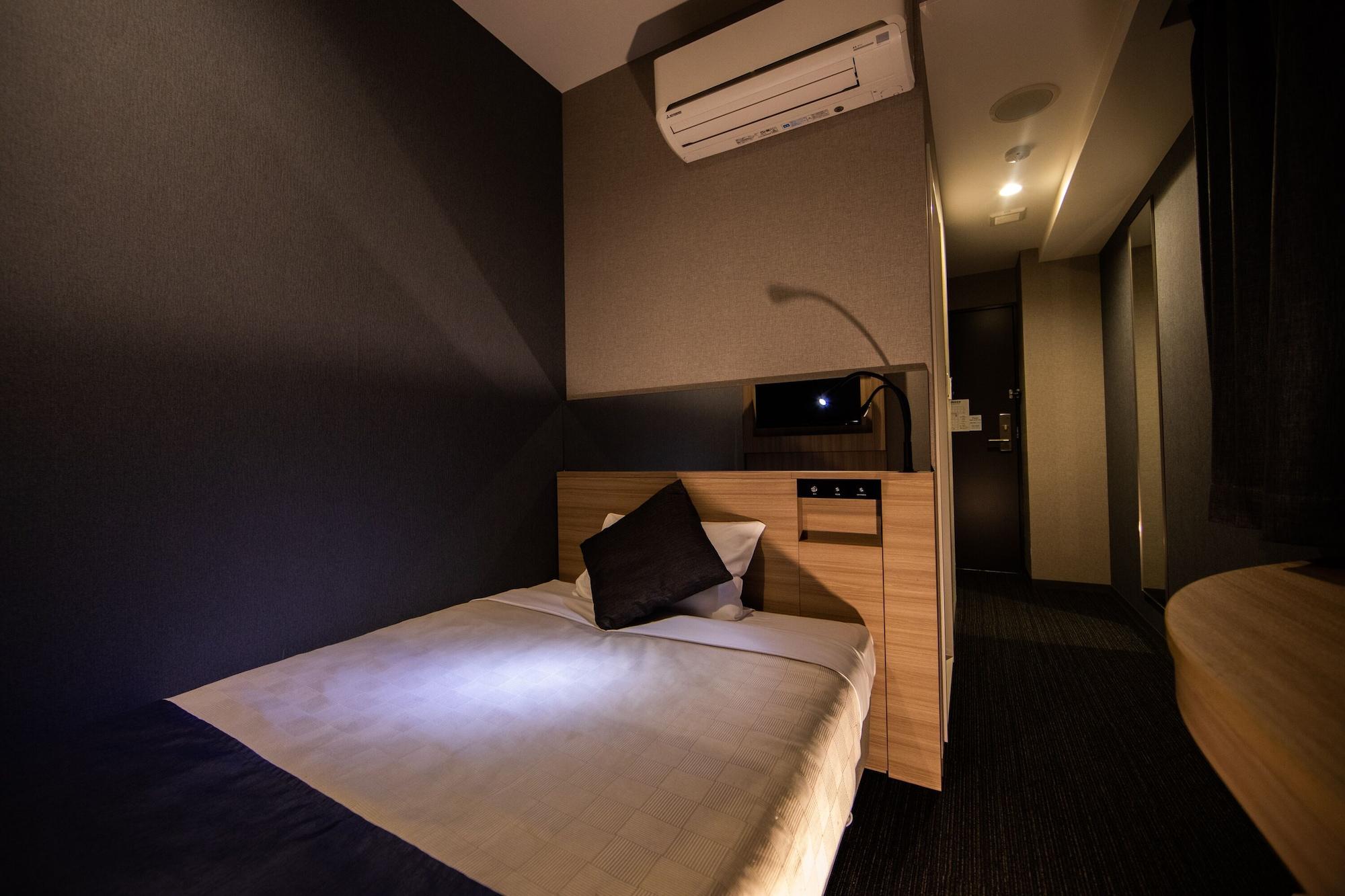 Quintessa Shinsaibashi Comic & Books Hotel 3*