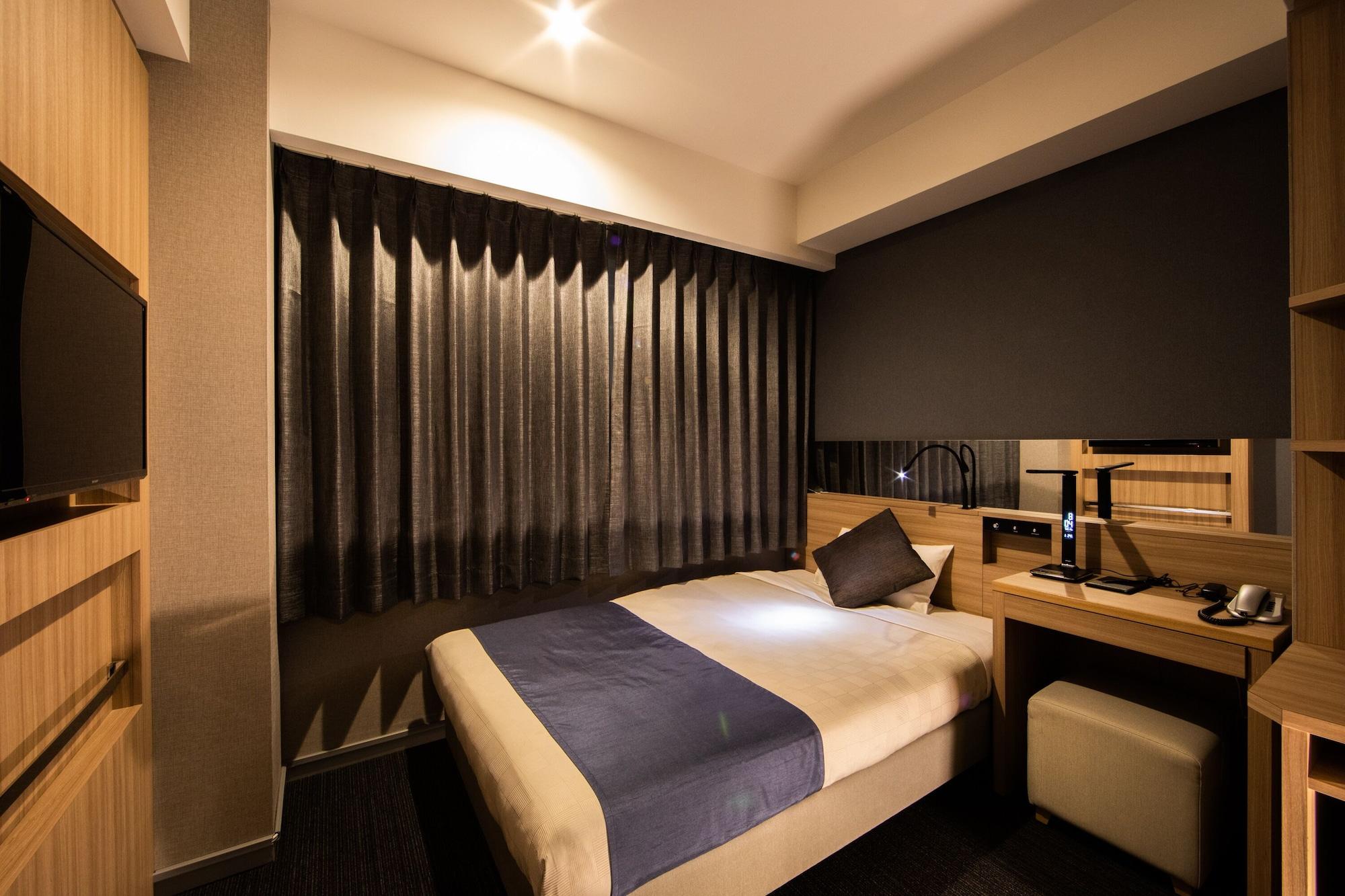 Quintessa Shinsaibashi Comic & Books Hotel