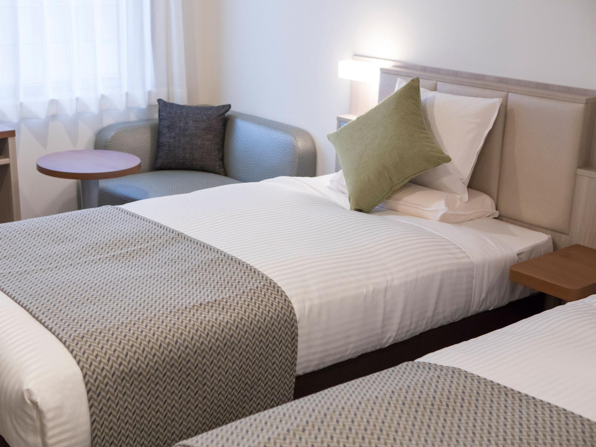 Mystays Midosuji Honmachi Hotel