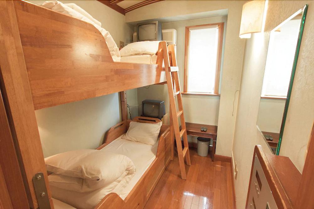 Hotel Capsule - Caters To Men