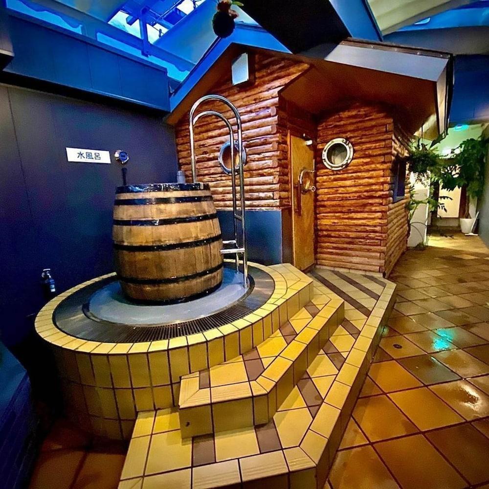 Hotel Capsule - Caters To Men