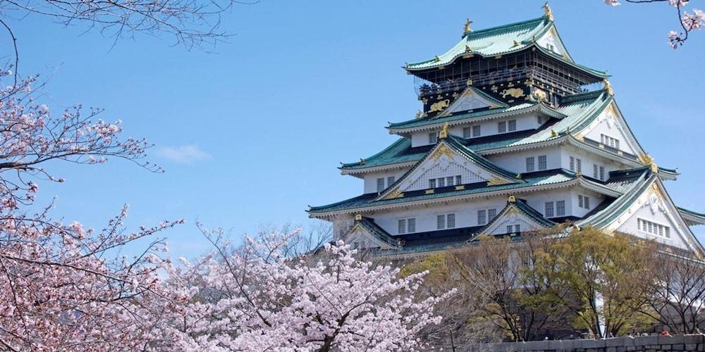 Nipponbashi Crystal Hotel