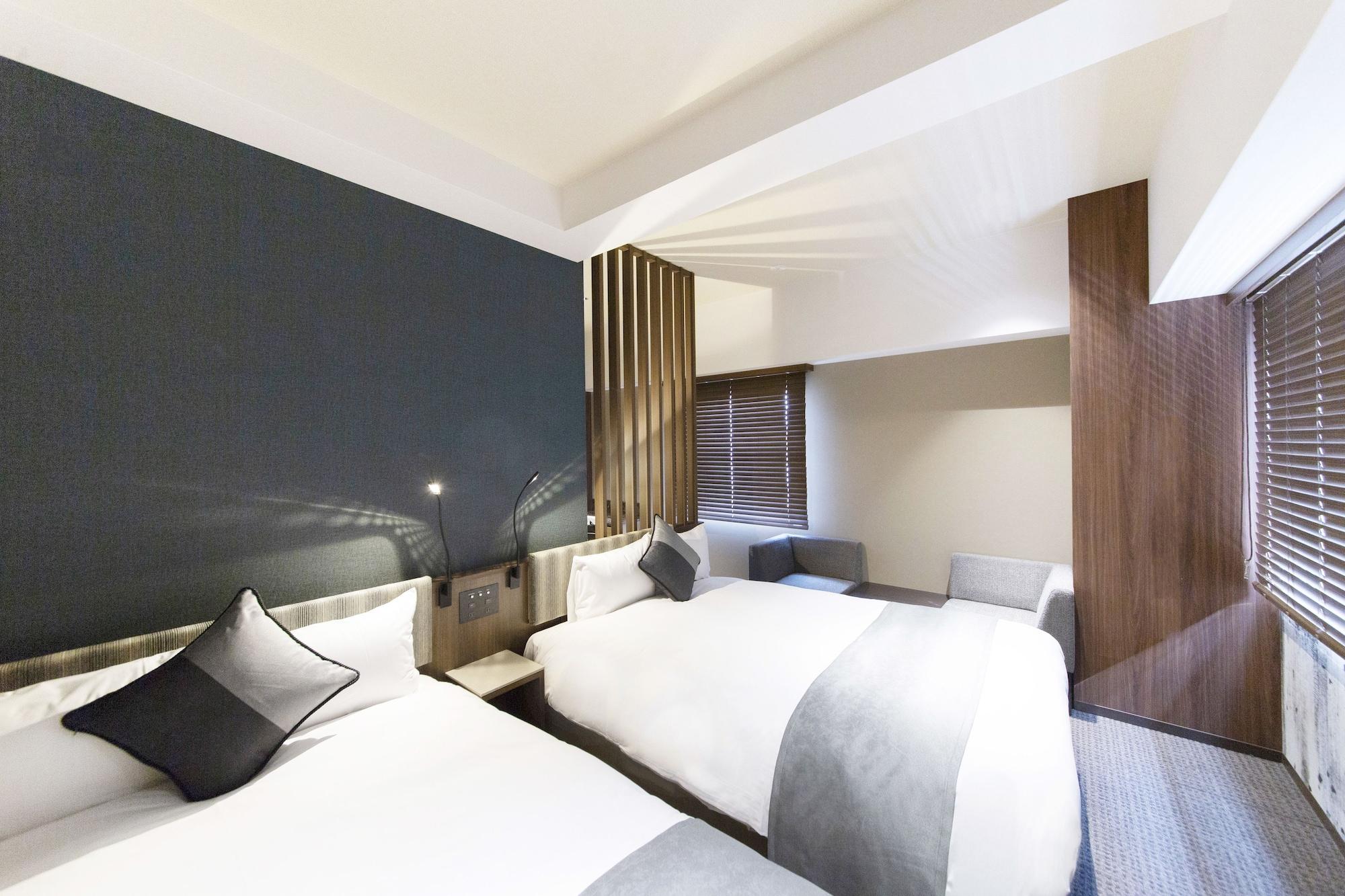 Hillarys Shinsaibashi 3*