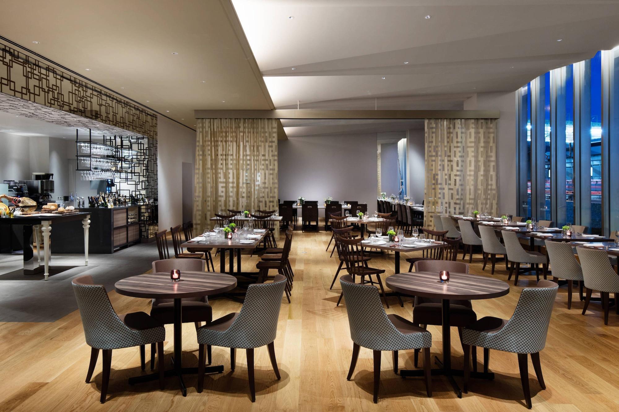 Courtyard By Marriott Shin-osaka Station Hotel