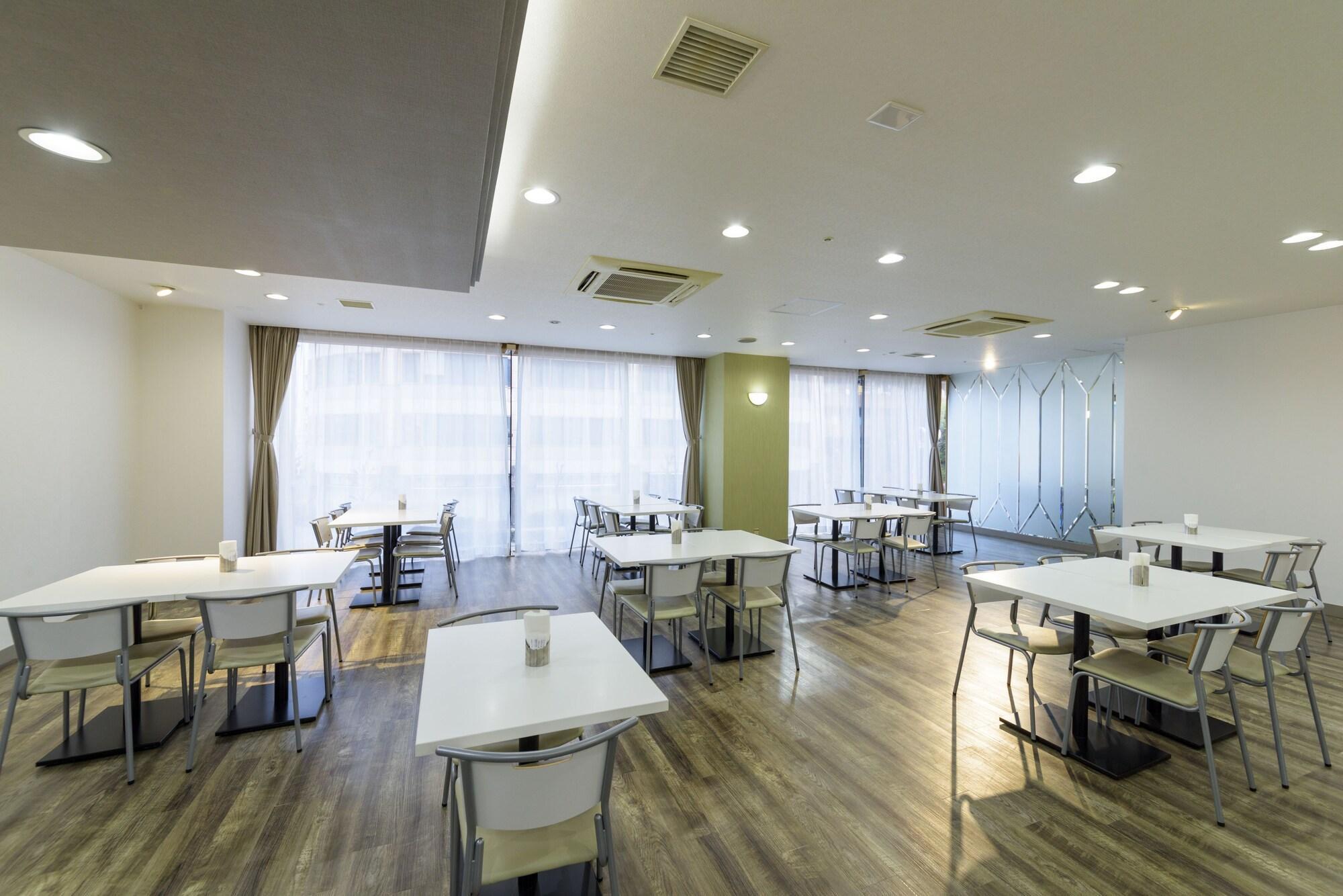 Surestay By Western Shin-osaka Hotel 3*