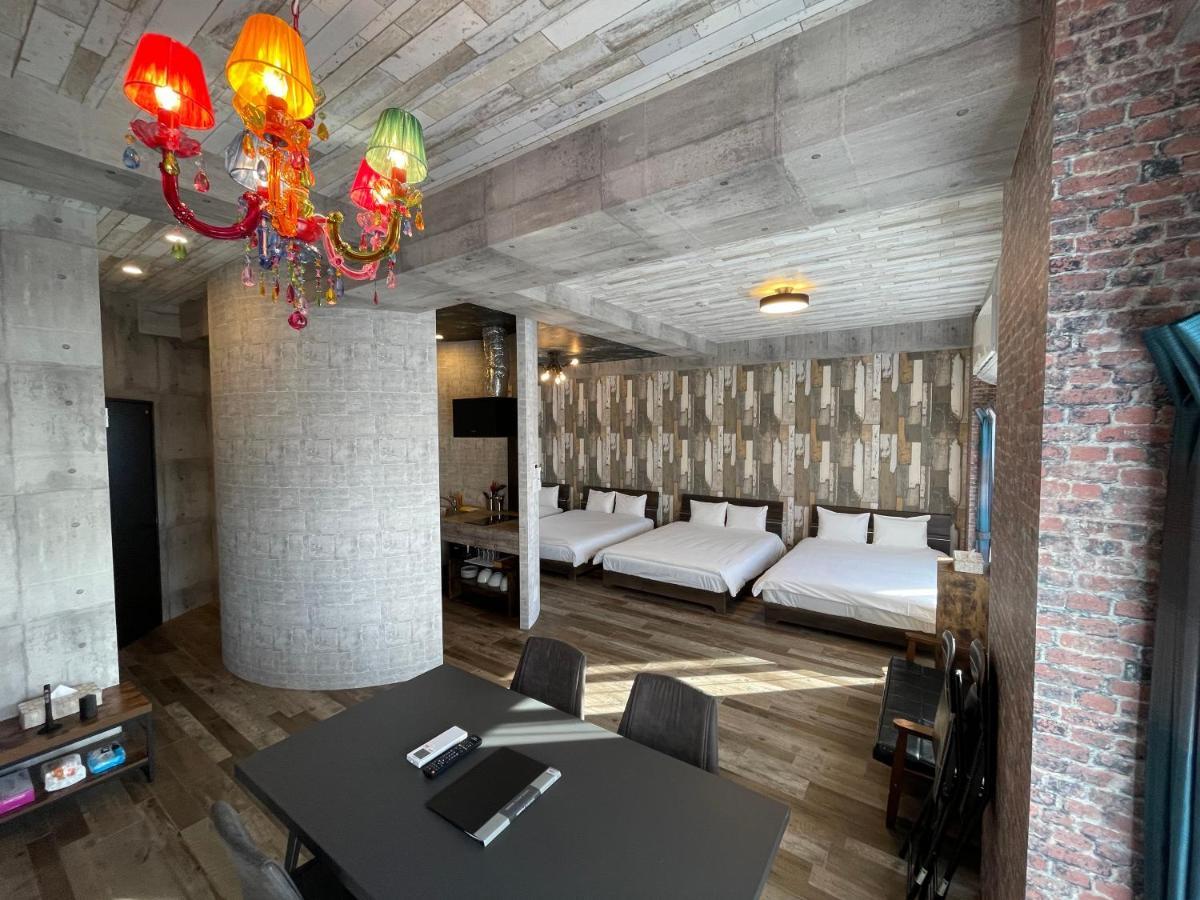 Wolf Pack 1001 Apartment Osaka
