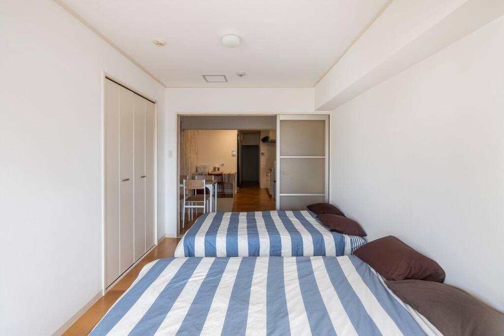 ２ Beds. Comfortable . Dotonbori / Kuromon Market. Osaka