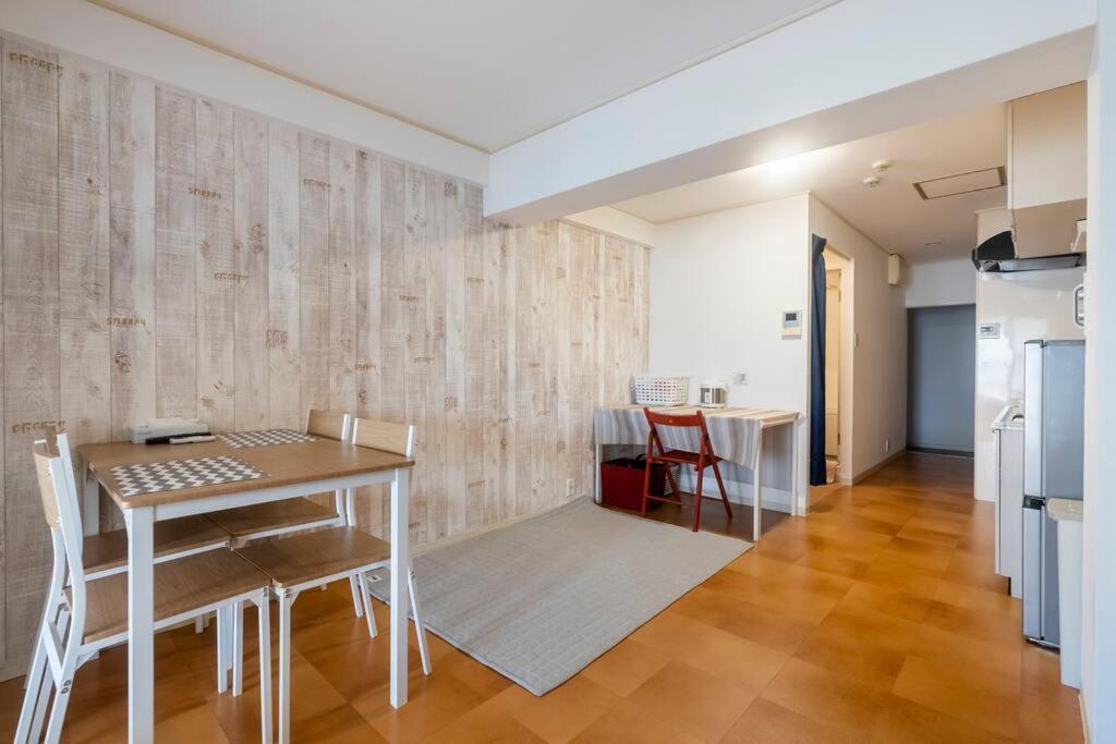 ２ Beds. Comfortable . Dotonbori / Kuromon Market. Apartment