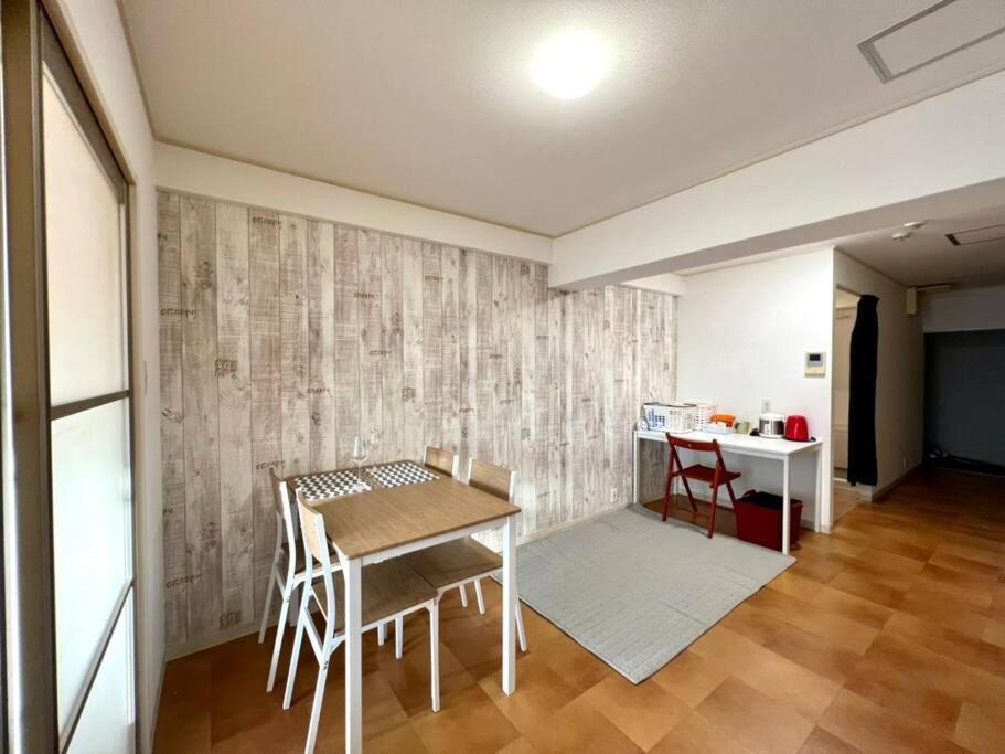 ２ Beds. Comfortable . Dotonbori / Kuromon Market. Apartment