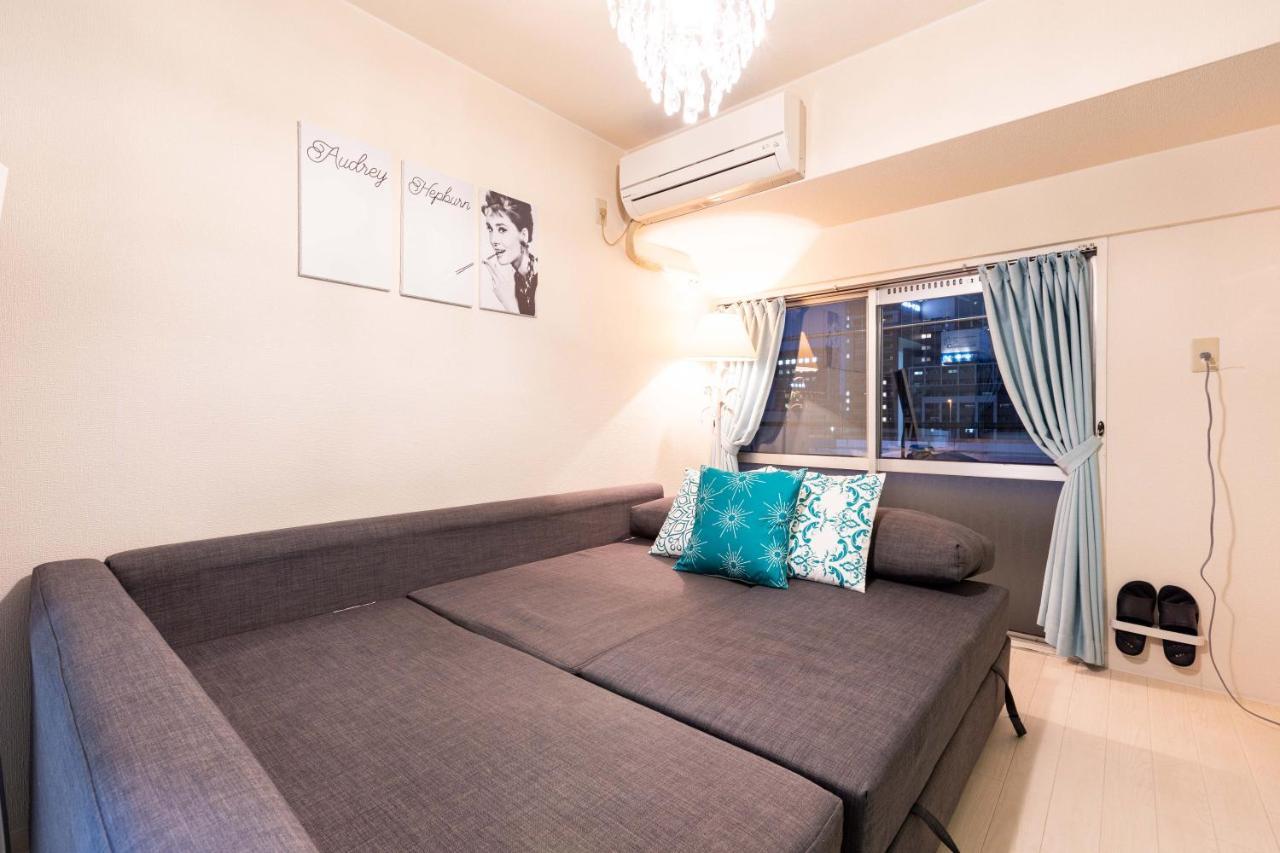 River Side Namba 702 Apartment *