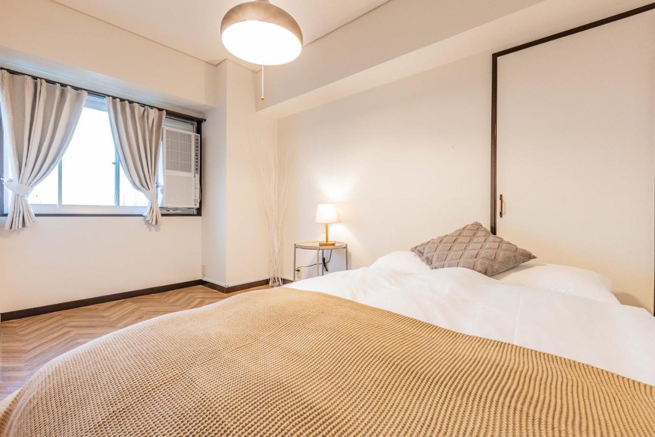 Apartment River Side Namba 303