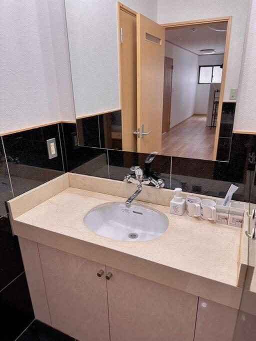 Cozy Sanchome: Namba-nippombashi Comfort Near Shopping Streets Apartment Osaka