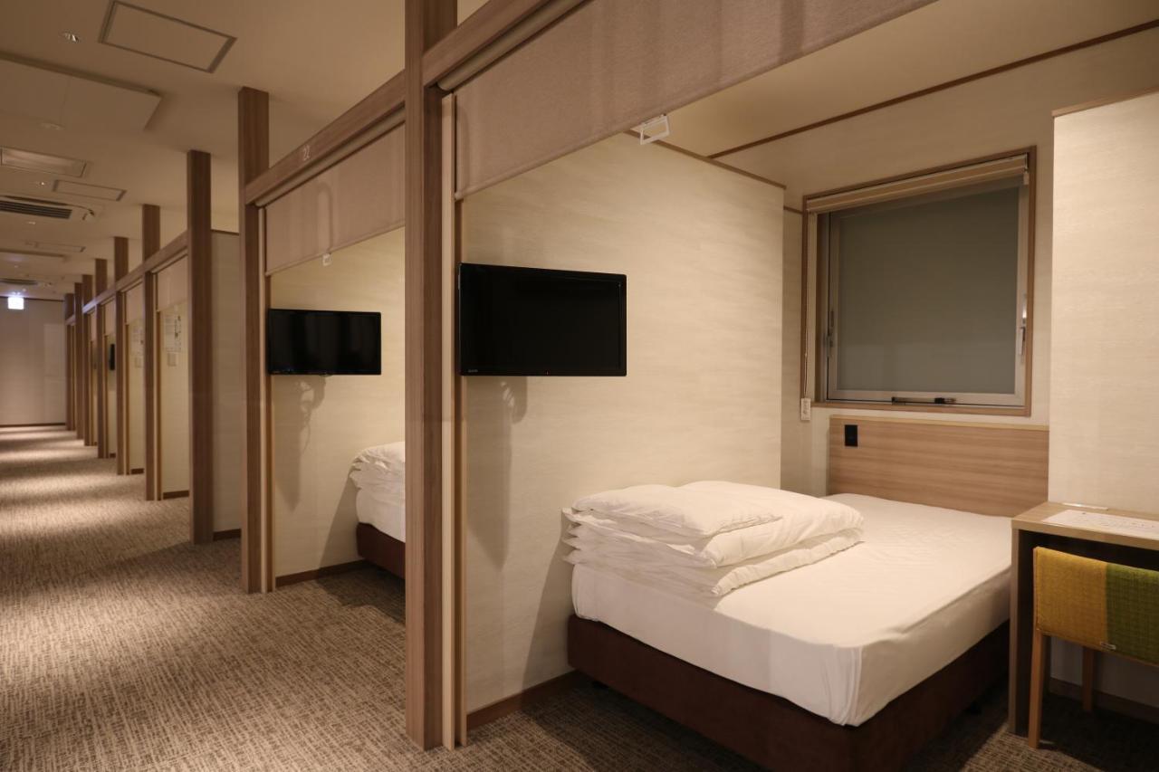 Hotel cápsula & Capsule J-ship Namba 3*