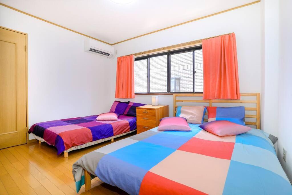 鶴橋駅徒歩2分 トイレ浴室複数あり3階建て一軒家車庫付き Apartment
