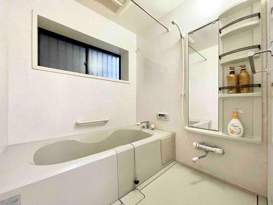 鶴橋駅徒歩2分 トイレ浴室複数あり3階建て一軒家車庫付き Osaka