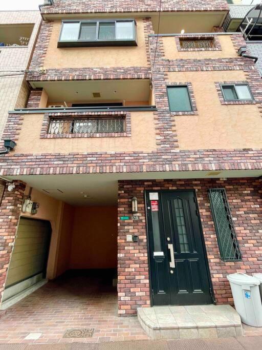 Apartment 鶴橋駅徒歩2分 トイレ浴室複数あり3階建て一軒家車庫付き