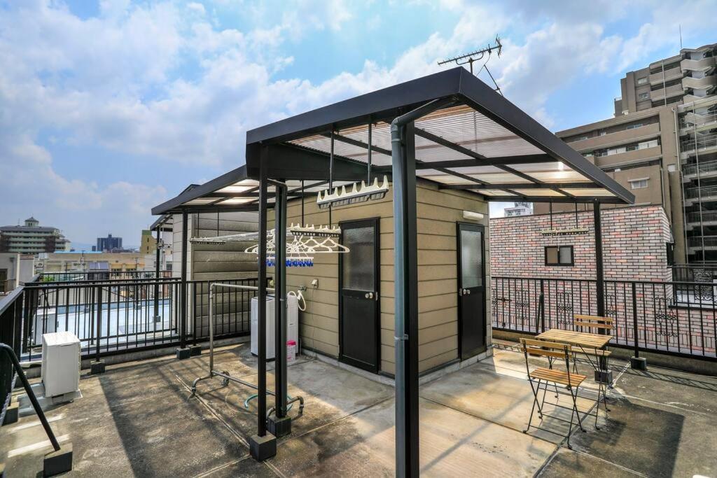 Apartment 鶴橋駅徒歩2分 トイレ浴室複数あり3階建て一軒家車庫付き Osaka