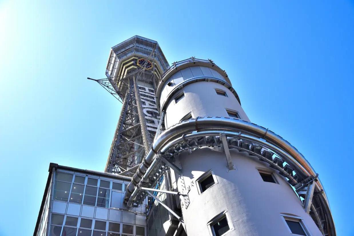 Apartment Wutong: Airport-adjacent Landmark *