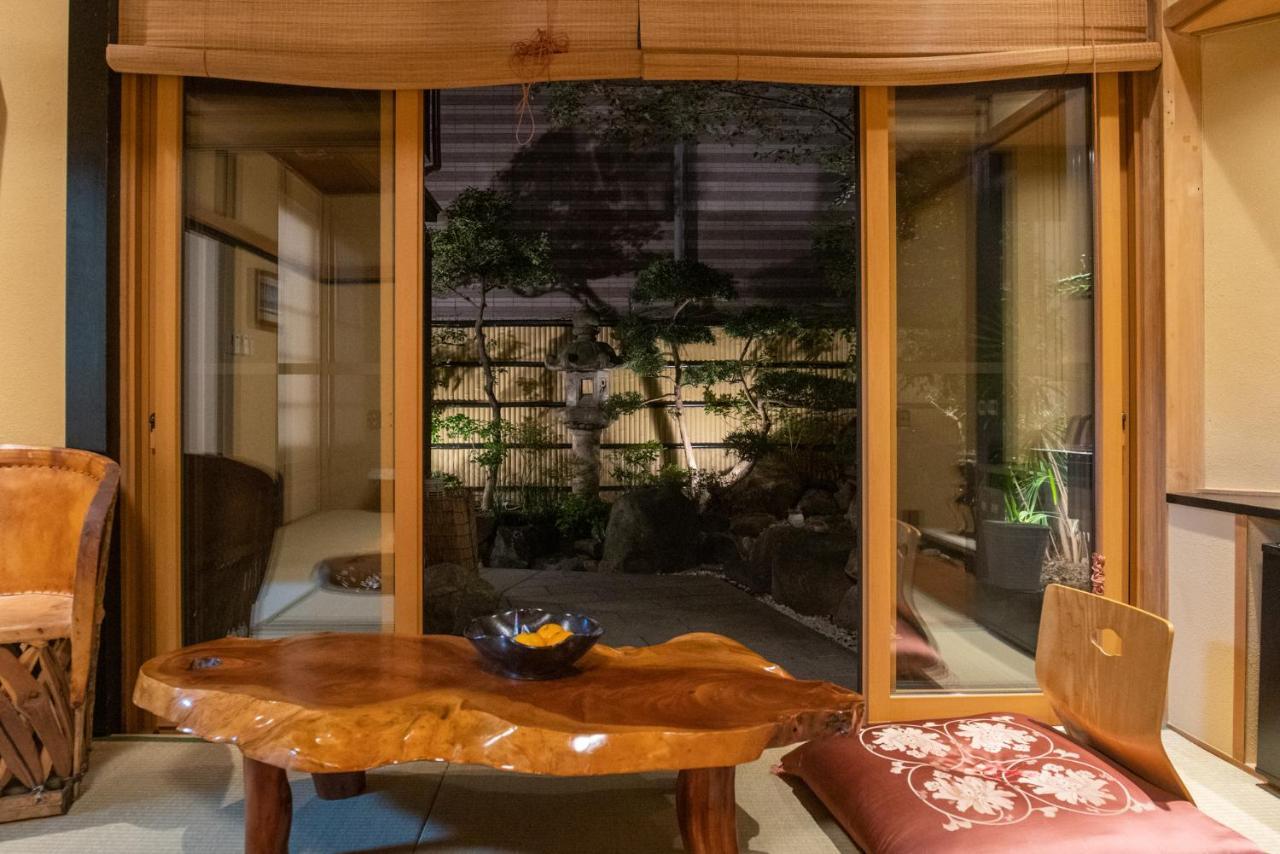 Akiko Fukuya Town Villa Osaka