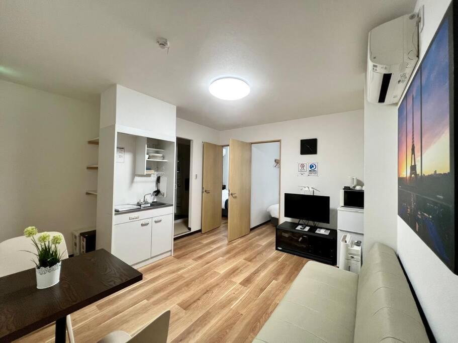 Apartment Rakuto Tsutenkaku: Namba Near Iconic Tower